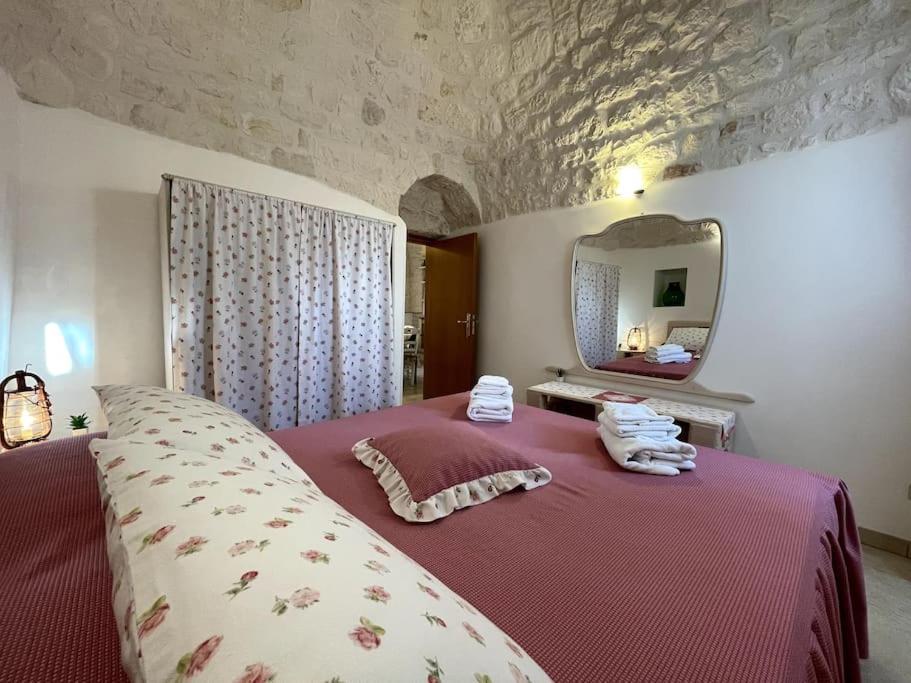 Valle D'Itria Trullo Sovrano Sul Monte Cisternino Extérieur photo