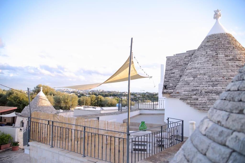 Valle D'Itria Trullo Sovrano Sul Monte Cisternino Extérieur photo